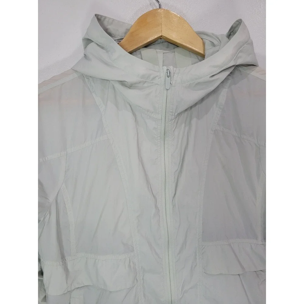 Lululemon Lightweight Hood Lite Windbreaker Packable Jacket Pale‎ Green Size 6